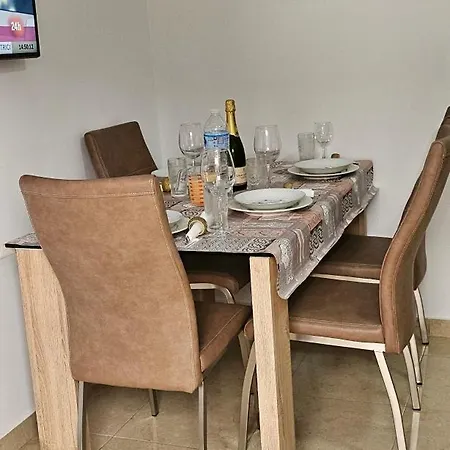 Lovely Centrico Apartamento פואנגירולה